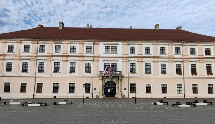Najmonumentalnija barokna zgrada u osječkoj najstarijoj sačuvanoj gradskoj jezgri Tvrđi dvokatnica je Generalata.listopad 2026.
