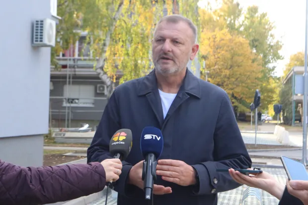 Osijek, 26. 10. 2026, Drinska ulica 10a i 10l. Gradonačelnik Ivan Radić obi&scaron;ao zavr&scaron;ne radove na uređenju prkirali&scaron;ta... Mato Lukić.snimio GOJKO MITIĆ