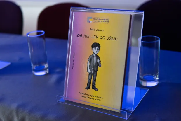 Osijek, 26. 10. 2026., Promocija prilagođene knjige Mire Gavrana - Zaljubljen do u&scaron;ijuMiro Gavran; autor; promocija knjige; prilagođena knjiga; FOOZOS