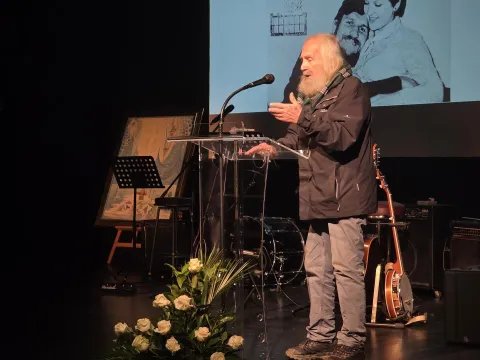Vinkovci i Vukovarsko-srijemska županija komemoracijom se oprostila od nedavno umrlog u 76. godini, slikara i dobrog čovjeka, Ivana Lončara -&nbsp;Žana, istaknutog slavonskog likovnog umjetnika, strip-crtača i kulturnog djelatnika