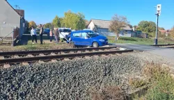 Vlak naletio na auto u Dardi