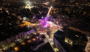 TOPSHOT - An aerial photo shows supporters of the Students? List gather at the Slavija square as they celebrate their victory in the Serbian parliamentary elections, in Belgrade on October 25, 2026. Voters cast ballots in record numbers on October 25, 2026, with the country recording its highest parliamentary election turnout in more than three decades. Celebrations erupted on the streets of the capital; passing cars honked their horns as crowds began to party at the news that Serbia's ruling party had lost parliamentary snap elections. (Photo by DJORDJE KOSTIC/AFP)