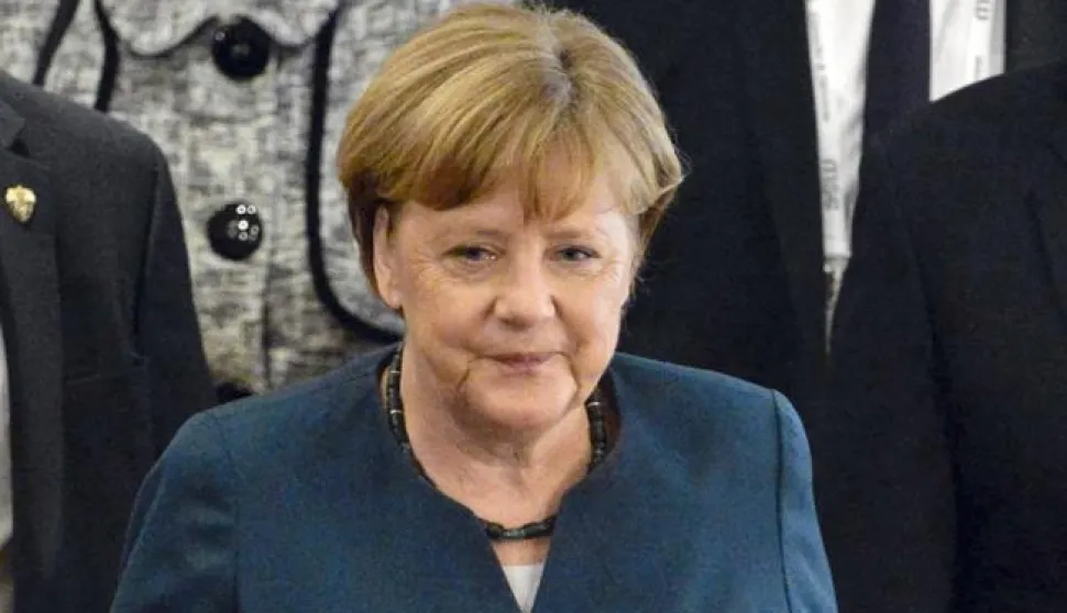 ?German Chancellor Angela Merkel (C) and US Vice President Mike Pence (R) arrive at the 53rd Munich Security Conference (MSC) in Munich, Germany, 18 February 2017. In their annual meeting, politicians and various experts and guests from around the world discuss issues surrounding global security from February 17 to 19. EPA/PHILIPP GUELLAND------kolor 1x novosti