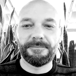 ROBERT MACKULJAK
SVEĆENIK